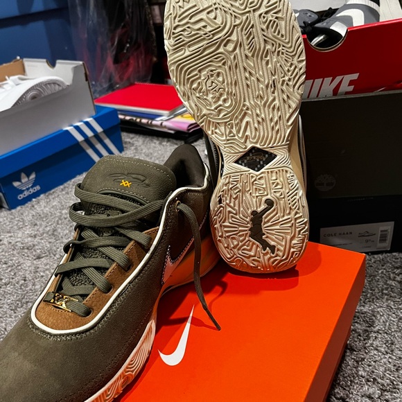 LeBron XX - Picture 7 of 7